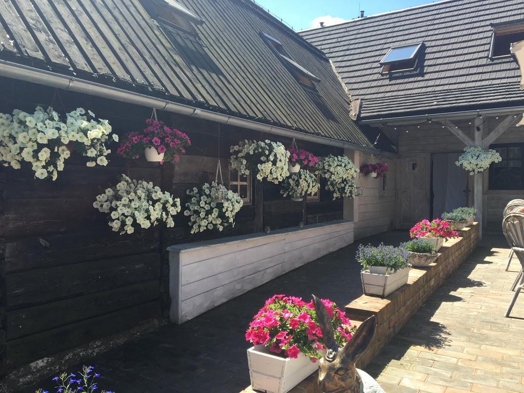 Stajnia Bialy Borek Biskupice  Exterior photo